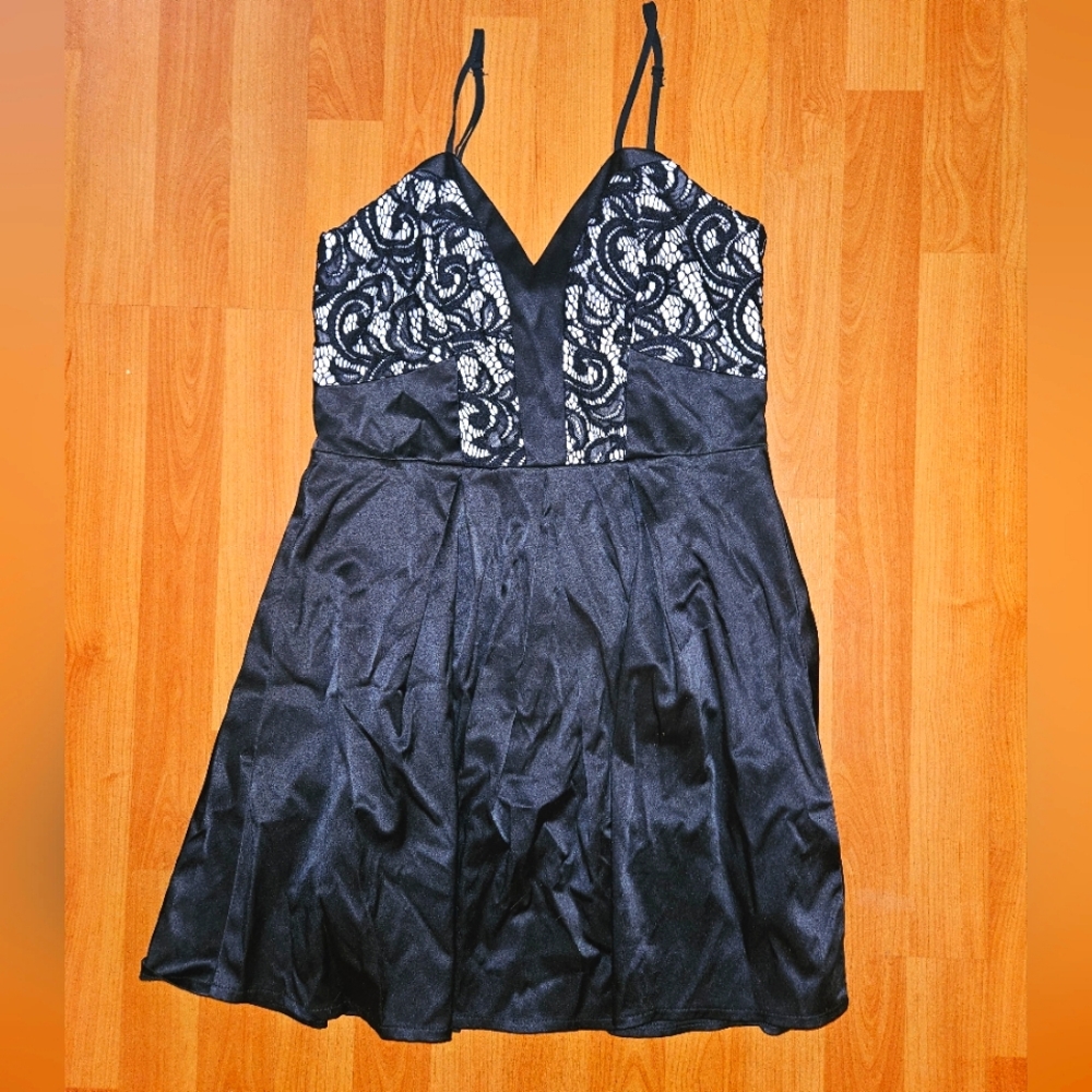 Ariana Grande x Lipsy Black Cocktail Dress, Size US 10